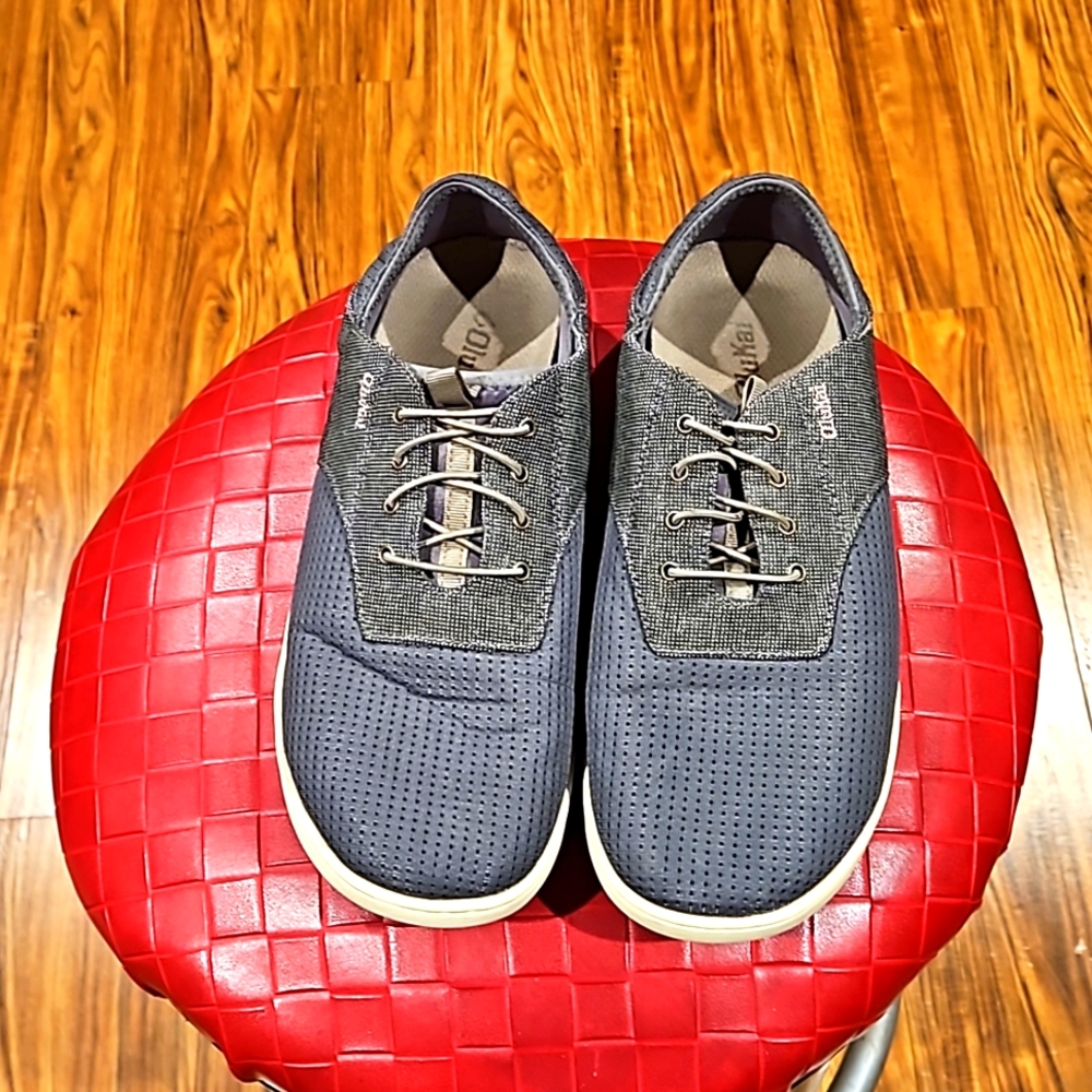 OLUKAI MENS GREY SHOES SIZE 9 OR 42